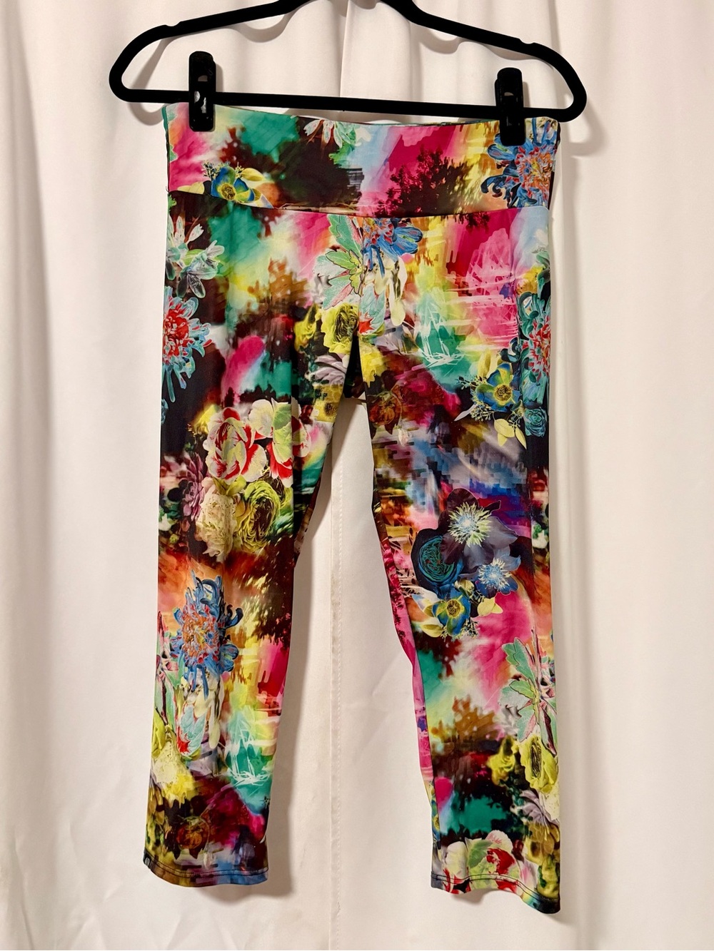 Onzie High Rise Yoga Capri Leggings Floral Abstract Athletic Pants L